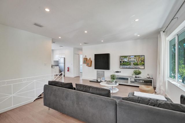 1415 SE 2nd Street 1-4, Fort Lauderdale, FL 33301