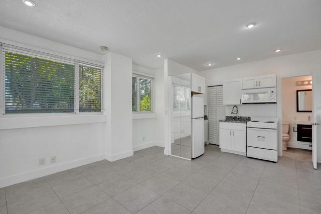 1415 SE 2nd Street 1-4, Fort Lauderdale, FL 33301