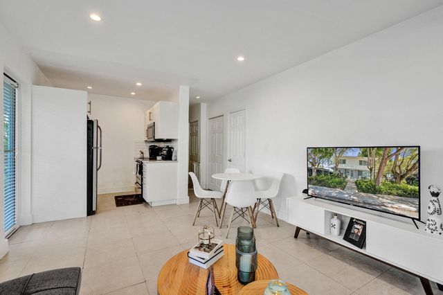 1415 SE 2nd Street 1-4, Fort Lauderdale, FL 33301