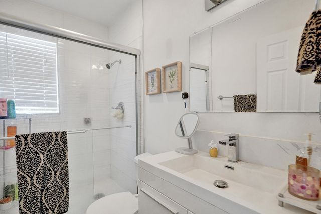 1415 SE 2nd Street 1-4, Fort Lauderdale, FL 33301