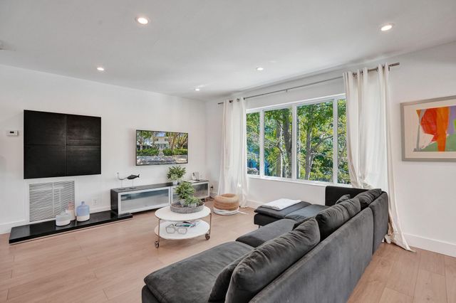 1415 SE 2nd Street 1-4, Fort Lauderdale, FL 33301