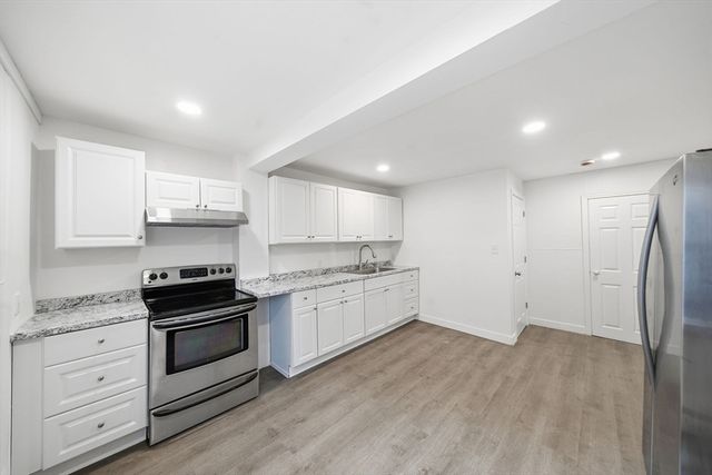 10 3rd Ave, Lowell, MA 01854