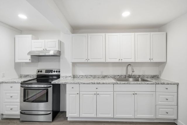 10 3rd Ave, Lowell, MA 01854