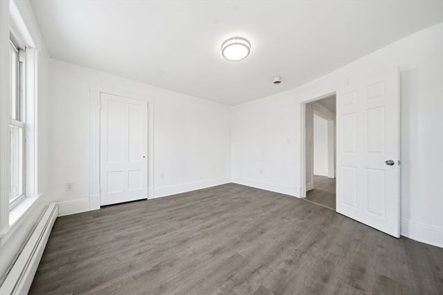 10 3rd Ave, Lowell, MA 01854