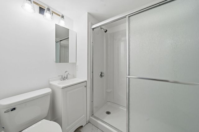 10 3rd Ave, Lowell, MA 01854