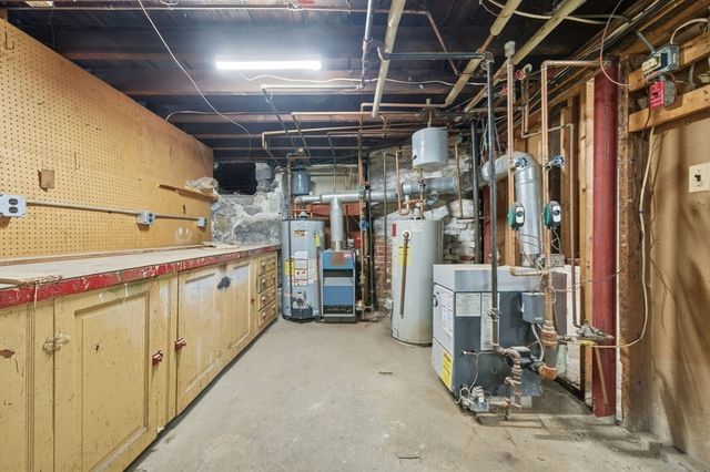 10 3rd Ave, Lowell, MA 01854