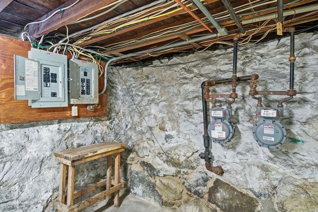 10 3rd Ave, Lowell, MA 01854