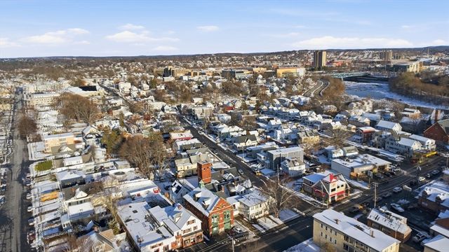 10 3rd Ave, Lowell, MA 01854