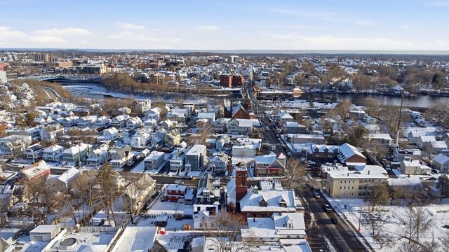 10 3rd Ave, Lowell, MA 01854