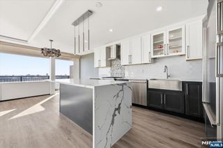 4 Horizon Road 1006, Fort Lee, NJ 07024