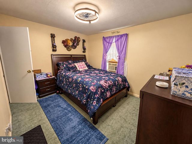 2215 AIRACOBRA ST, Levittown, PA 19057