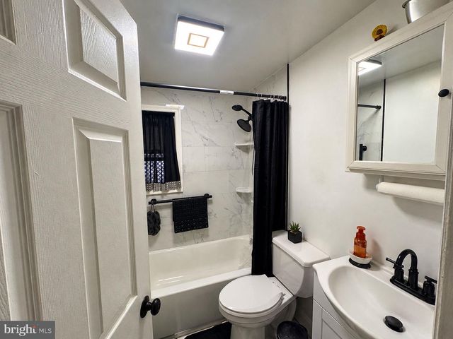 2215 AIRACOBRA ST, Levittown, PA 19057