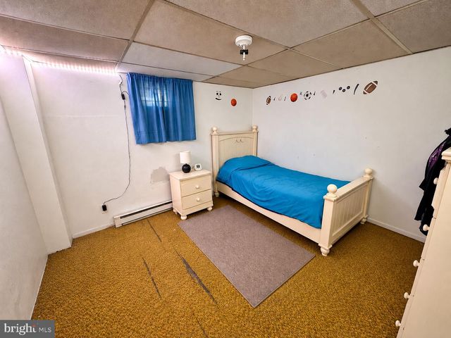 2215 AIRACOBRA ST, Levittown, PA 19057