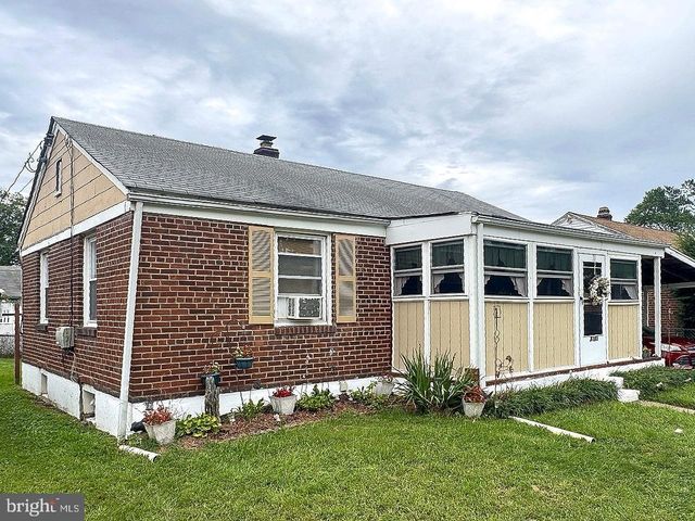 2215 AIRACOBRA ST, Levittown, PA 19057
