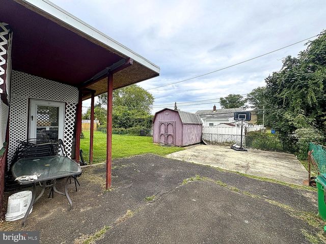 2215 AIRACOBRA ST, Levittown, PA 19057