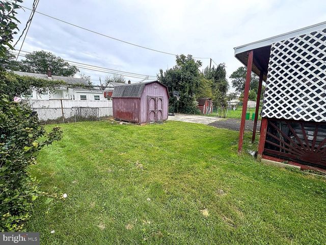 2215 AIRACOBRA ST, Levittown, PA 19057