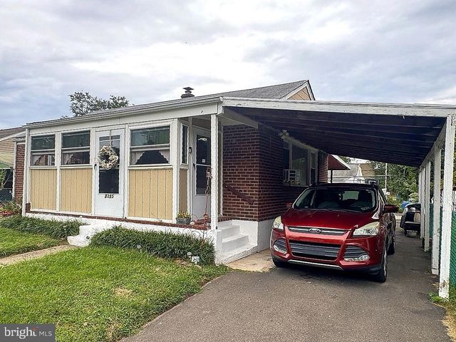 2215 AIRACOBRA ST, Levittown, PA 19057