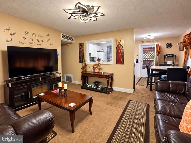 2215 AIRACOBRA ST, Levittown, PA 19057