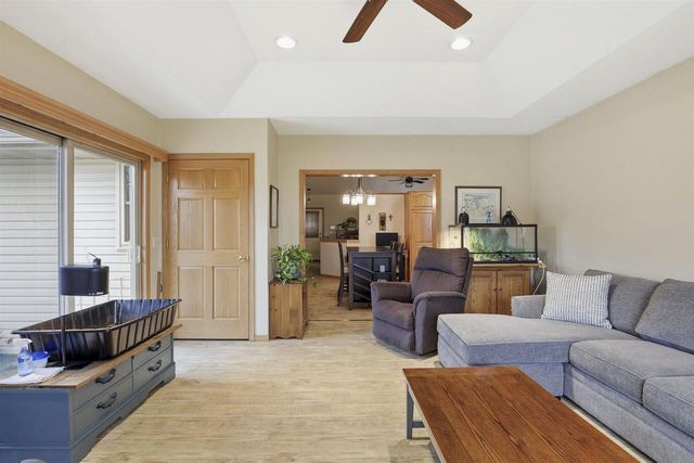 22 SPENCER VILLAGE COURT, Appleton, WI 54914