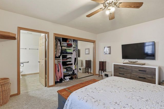 22 SPENCER VILLAGE COURT, Appleton, WI 54914