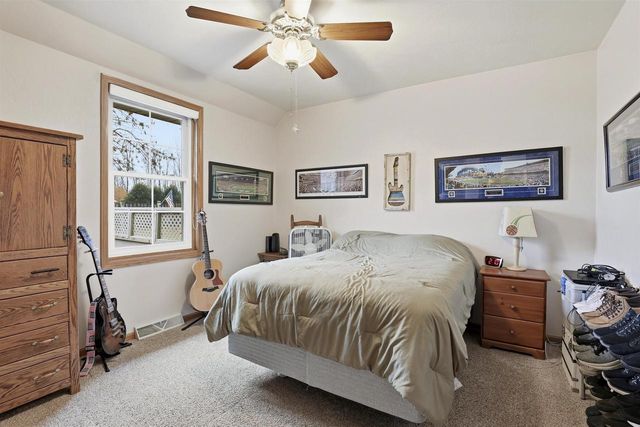 22 SPENCER VILLAGE COURT, Appleton, WI 54914