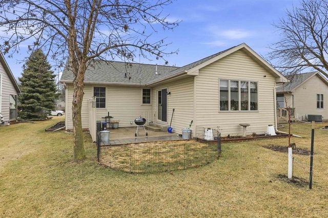 22 SPENCER VILLAGE COURT, Appleton, WI 54914