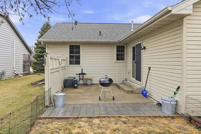 22 SPENCER VILLAGE COURT, Appleton, WI 54914