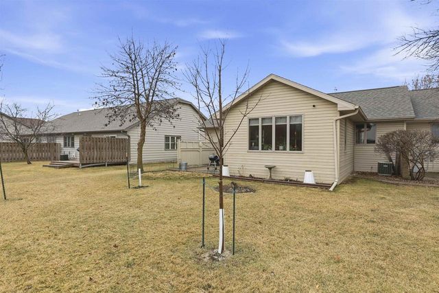 22 SPENCER VILLAGE COURT, Appleton, WI 54914