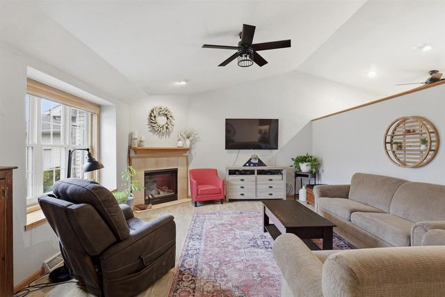 22 SPENCER VILLAGE COURT, Appleton, WI 54914