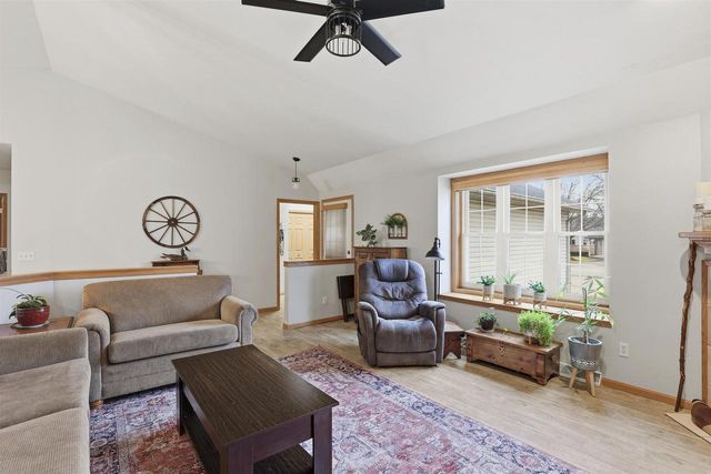 22 SPENCER VILLAGE COURT, Appleton, WI 54914