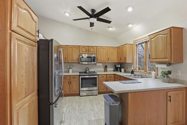 22 SPENCER VILLAGE COURT, Appleton, WI 54914