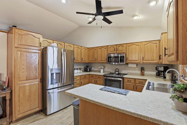 22 SPENCER VILLAGE COURT, Appleton, WI 54914