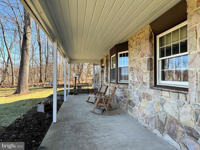 1092 PALM HILL RD, Palm, PA 18070