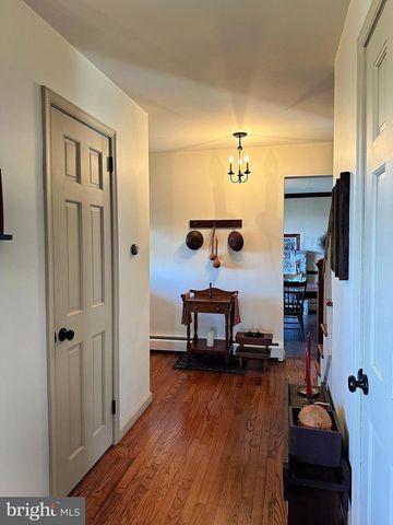 1092 PALM HILL RD, Palm, PA 18070