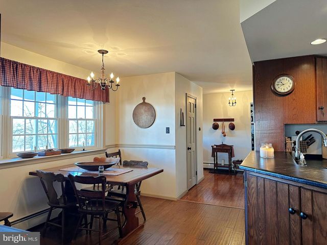 1092 PALM HILL RD, Palm, PA 18070