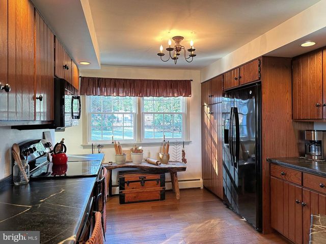 1092 PALM HILL RD, Palm, PA 18070