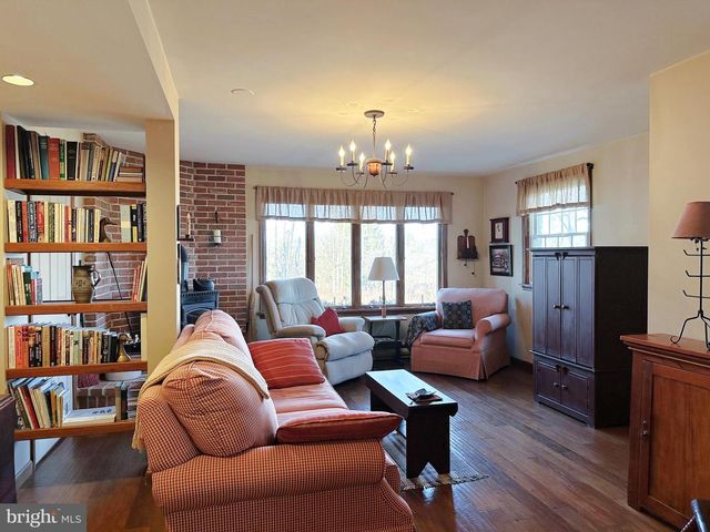 1092 PALM HILL RD, Palm, PA 18070