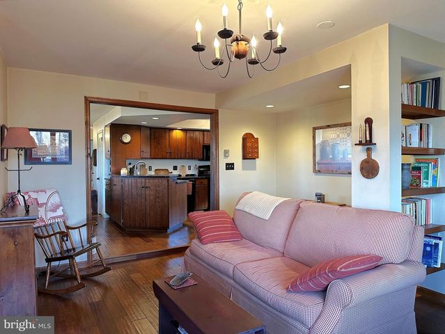 1092 PALM HILL RD, Palm, PA 18070