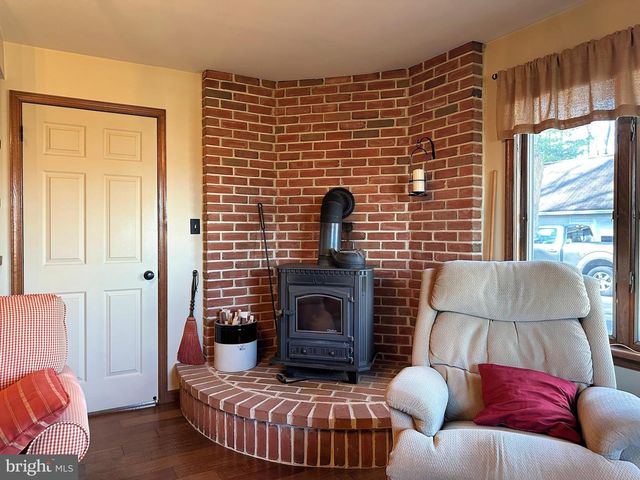 1092 PALM HILL RD, Palm, PA 18070