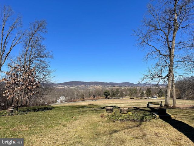 1092 PALM HILL RD, Palm, PA 18070