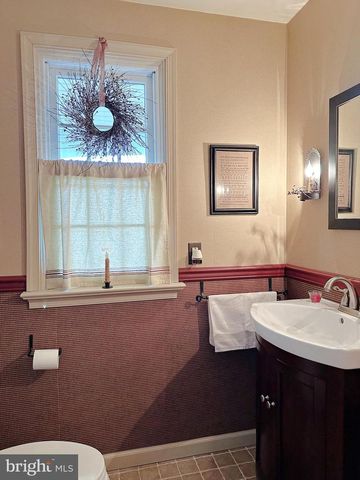 1092 PALM HILL RD, Palm, PA 18070