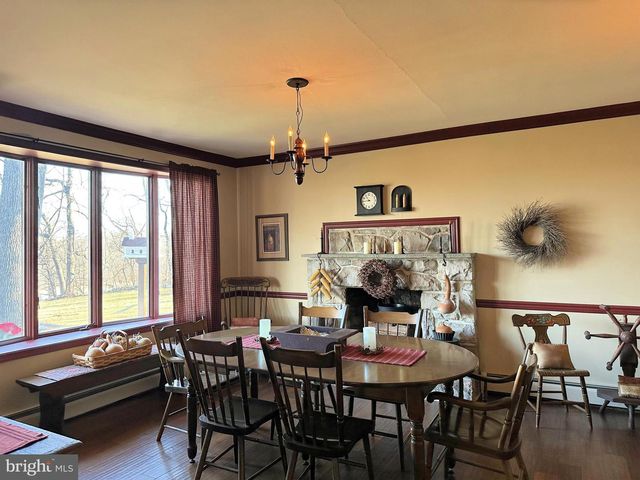 1092 PALM HILL RD, Palm, PA 18070