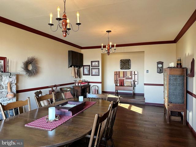 1092 PALM HILL RD, Palm, PA 18070