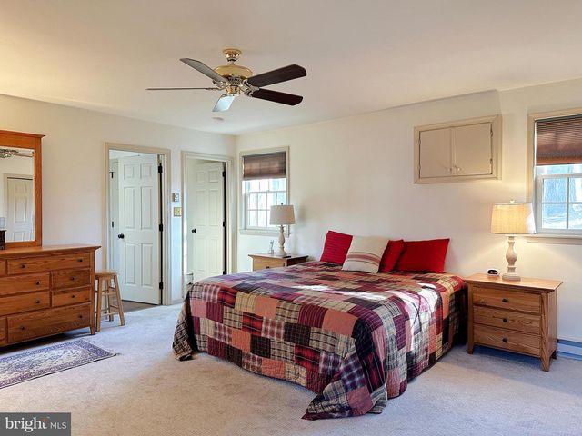 1092 PALM HILL RD, Palm, PA 18070