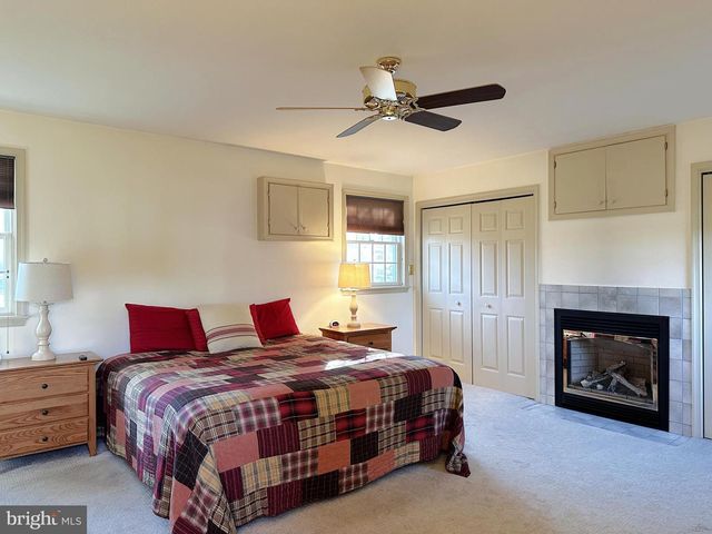 1092 PALM HILL RD, Palm, PA 18070