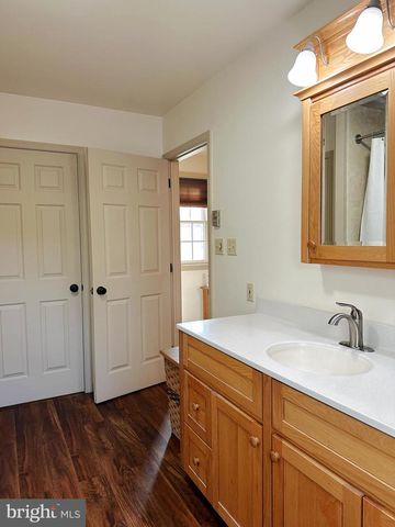 1092 PALM HILL RD, Palm, PA 18070