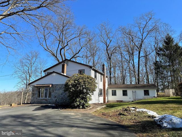 1092 PALM HILL RD, Palm, PA 18070
