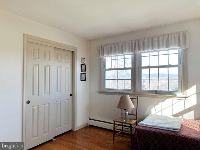 1092 PALM HILL RD, Palm, PA 18070