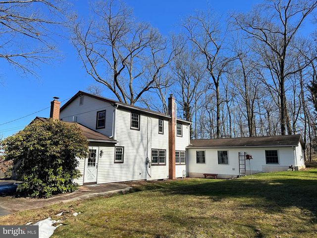 1092 PALM HILL RD, Palm, PA 18070