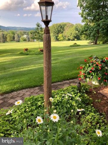 1092 PALM HILL RD, Palm, PA 18070